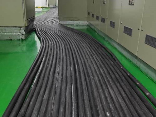 巫溪如何根据理论计算公式计算温度对特定电压测量结果的影响？