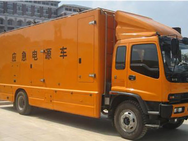 巫溪冬季柴油发电机启动前，如何检查燃油系统中的积水？